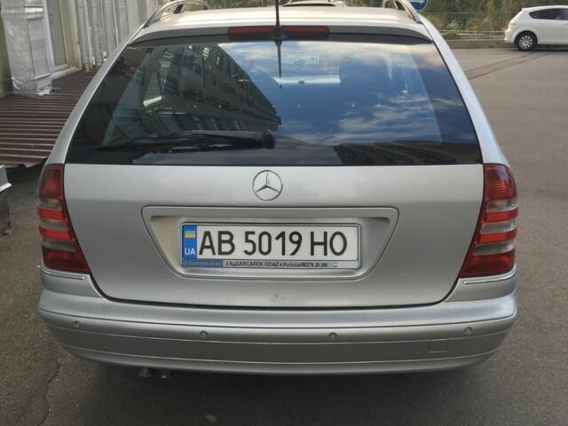 Серый Мерседес 220, объемом двигателя 10 л и пробегом 400 тыс. км за 1800 $, фото 1 на Automoto.ua