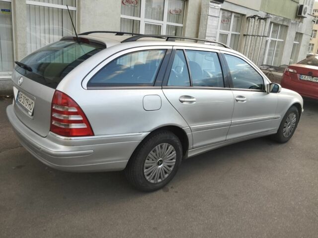 Серый Мерседес 220, объемом двигателя 10 л и пробегом 400 тыс. км за 1800 $, фото 2 на Automoto.ua