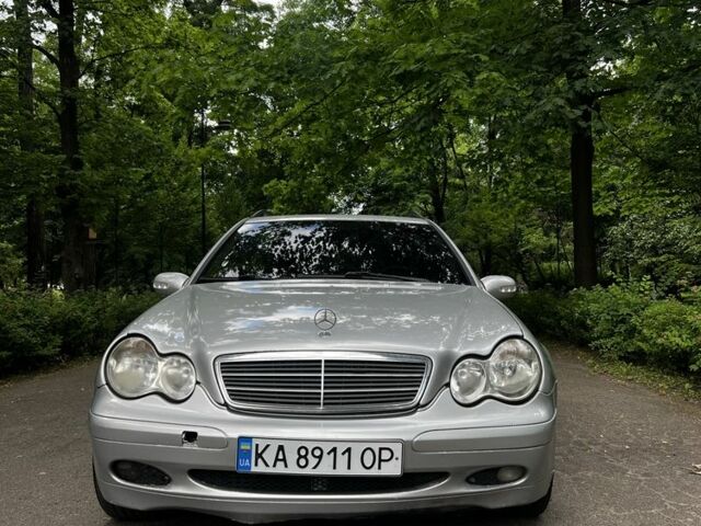 Серый Мерседес 220, объемом двигателя 2.1 л и пробегом 353 тыс. км за 3700 $, фото 1 на Automoto.ua