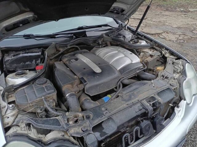 Серый Мерседес 220, объемом двигателя 2.1 л и пробегом 250 тыс. км за 4200 $, фото 3 на Automoto.ua