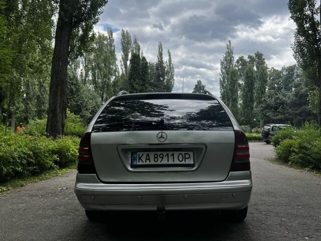 Серый Мерседес 220, объемом двигателя 2.1 л и пробегом 353 тыс. км за 3700 $, фото 4 на Automoto.ua