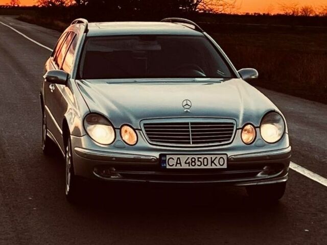 Серый Мерседес 220, объемом двигателя 2.1 л и пробегом 210 тыс. км за 5250 $, фото 4 на Automoto.ua