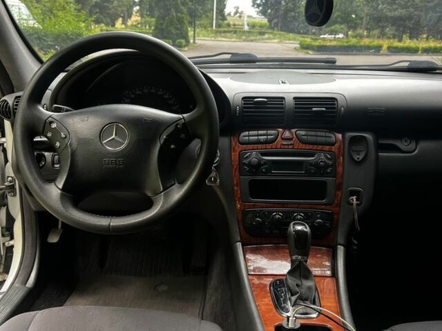 Серый Мерседес 220, объемом двигателя 2.1 л и пробегом 353 тыс. км за 3700 $, фото 8 на Automoto.ua