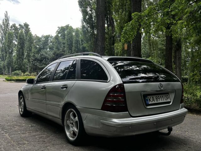 Серый Мерседес 220, объемом двигателя 2.1 л и пробегом 353 тыс. км за 3700 $, фото 3 на Automoto.ua