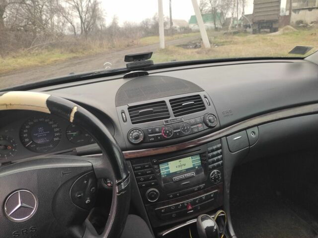 Серый Мерседес 220, объемом двигателя 2.1 л и пробегом 324 тыс. км за 3500 $, фото 5 на Automoto.ua