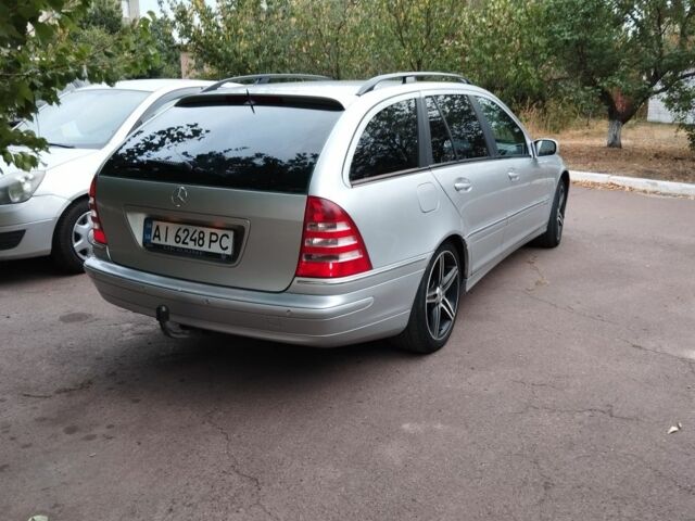 Серый Мерседес 220, объемом двигателя 2.1 л и пробегом 230 тыс. км за 5300 $, фото 2 на Automoto.ua