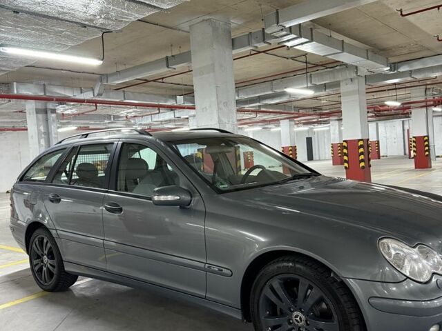 Серый Мерседес 220, объемом двигателя 2.1 л и пробегом 315 тыс. км за 6800 $, фото 2 на Automoto.ua