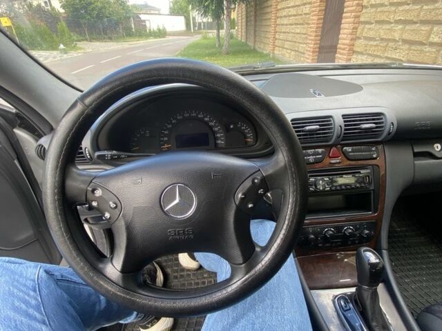 Серый Мерседес 220, объемом двигателя 2.2 л и пробегом 448 тыс. км за 3500 $, фото 5 на Automoto.ua