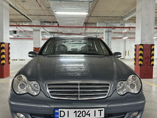 Серый Мерседес 220, объемом двигателя 2.1 л и пробегом 315 тыс. км за 6800 $, фото 3 на Automoto.ua
