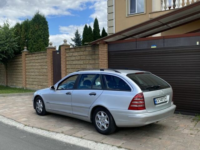 Серый Мерседес 220, объемом двигателя 2.2 л и пробегом 448 тыс. км за 3500 $, фото 3 на Automoto.ua