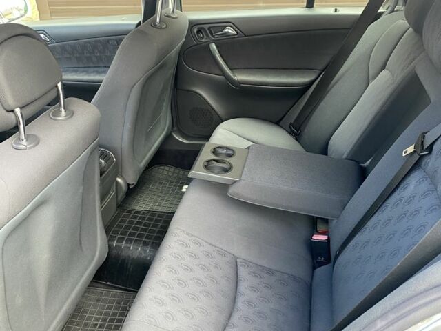 Серый Мерседес 220, объемом двигателя 2.2 л и пробегом 448 тыс. км за 3500 $, фото 9 на Automoto.ua