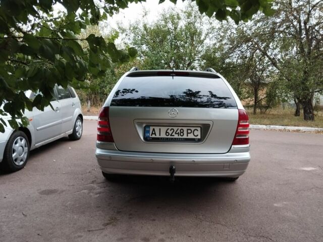 Серый Мерседес 220, объемом двигателя 2.1 л и пробегом 230 тыс. км за 5300 $, фото 5 на Automoto.ua