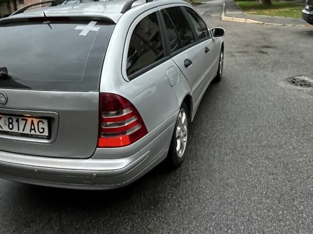 Серый Мерседес 220, объемом двигателя 2.2 л и пробегом 360 тыс. км за 3117 $, фото 5 на Automoto.ua