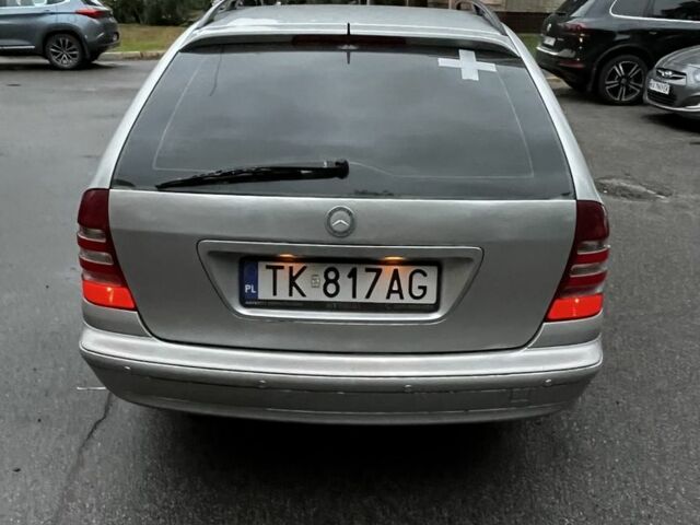 Серый Мерседес 220, объемом двигателя 2.2 л и пробегом 360 тыс. км за 3117 $, фото 3 на Automoto.ua