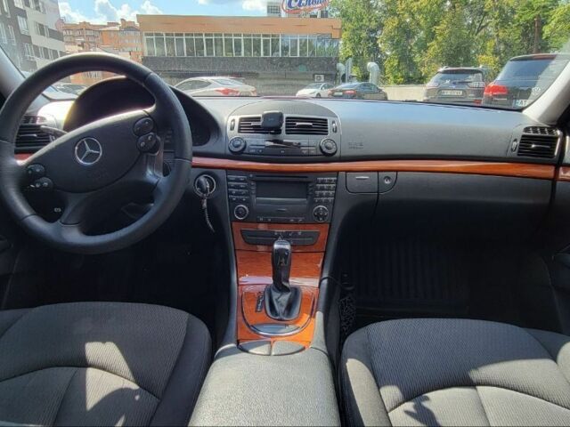 Серый Мерседес 220, объемом двигателя 2.1 л и пробегом 350 тыс. км за 9000 $, фото 6 на Automoto.ua