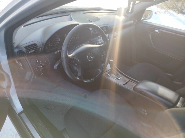 Сірий Мерседес 220, об'ємом двигуна 2.1 л та пробігом 250 тис. км за 4500 $, фото 1 на Automoto.ua