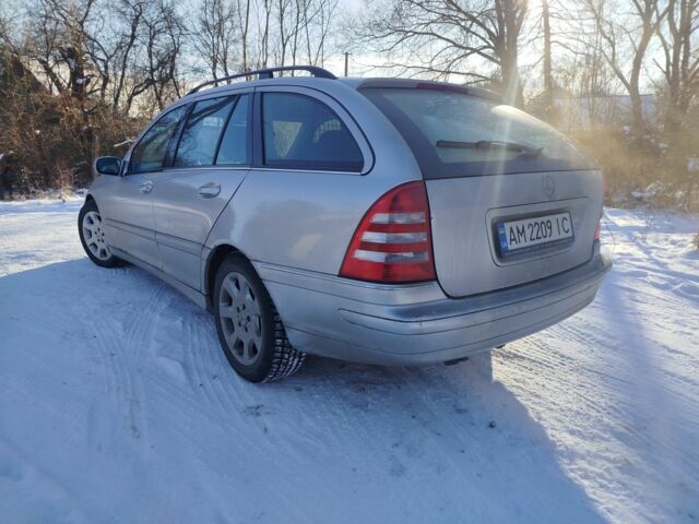 Сірий Мерседес 220, об'ємом двигуна 2.1 л та пробігом 250 тис. км за 4500 $, фото 2 на Automoto.ua