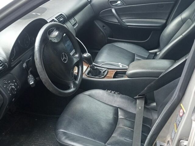 Серый Мерседес 220, объемом двигателя 0 л и пробегом 390 тыс. км за 3100 $, фото 4 на Automoto.ua