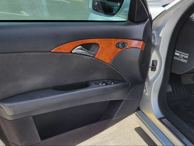 Серый Мерседес 220, объемом двигателя 2.1 л и пробегом 350 тыс. км за 9000 $, фото 2 на Automoto.ua