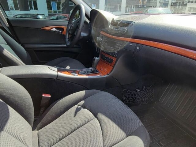 Серый Мерседес 220, объемом двигателя 2.1 л и пробегом 350 тыс. км за 9000 $, фото 10 на Automoto.ua