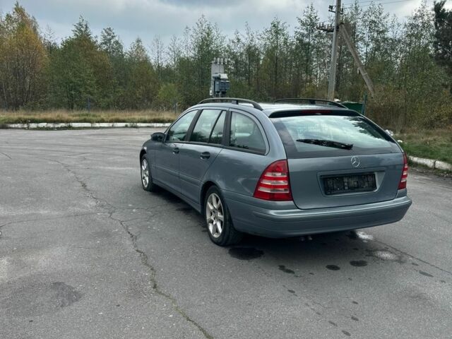 Серый Мерседес 220, объемом двигателя 2 л и пробегом 300 тыс. км за 3100 $, фото 4 на Automoto.ua