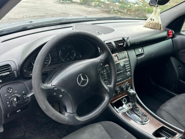Серый Мерседес 220, объемом двигателя 2 л и пробегом 300 тыс. км за 3100 $, фото 6 на Automoto.ua