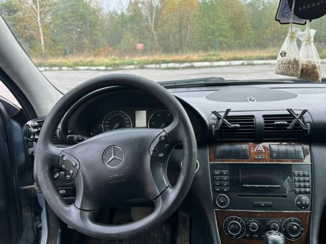 Серый Мерседес 220, объемом двигателя 2 л и пробегом 300 тыс. км за 3100 $, фото 7 на Automoto.ua