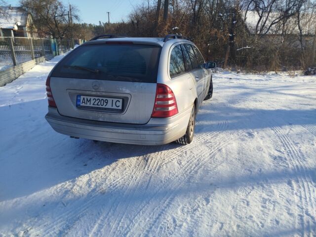 Сірий Мерседес 220, об'ємом двигуна 2.1 л та пробігом 250 тис. км за 4500 $, фото 5 на Automoto.ua