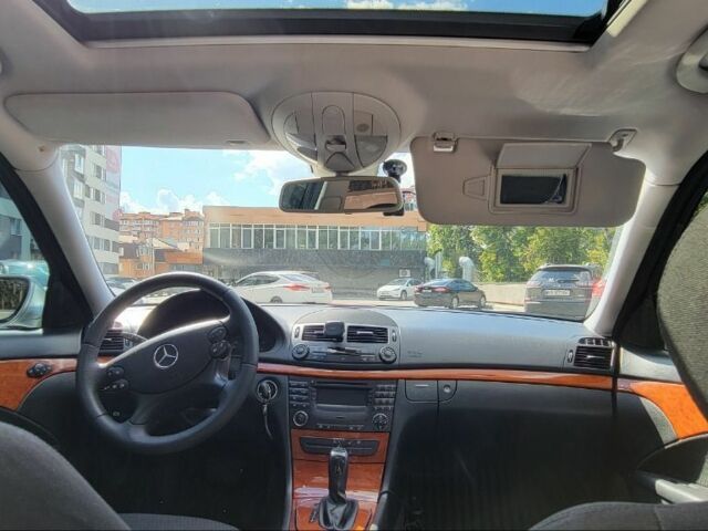 Серый Мерседес 220, объемом двигателя 2.1 л и пробегом 350 тыс. км за 9000 $, фото 1 на Automoto.ua