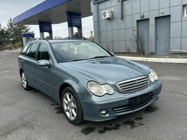 Серый Мерседес 220, объемом двигателя 2 л и пробегом 300 тыс. км за 3100 $, фото 2 на Automoto.ua