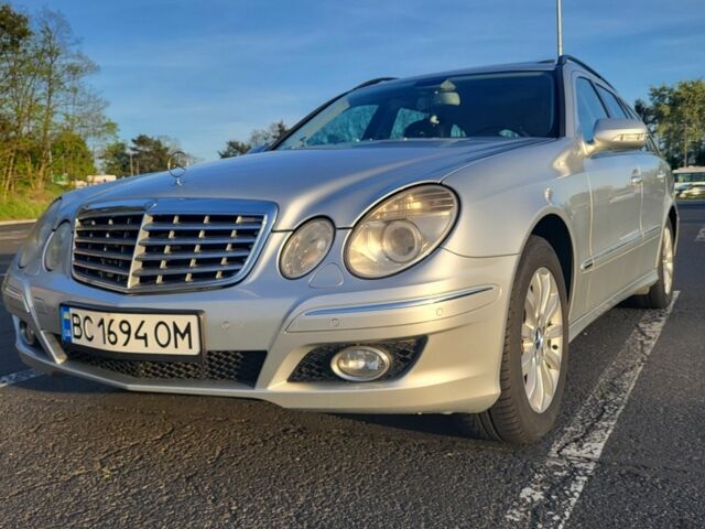 Серый Мерседес 220, объемом двигателя 2.1 л и пробегом 383 тыс. км за 8800 $, фото 6 на Automoto.ua