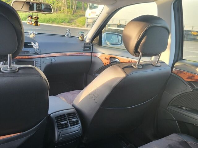 Серый Мерседес 220, объемом двигателя 2.1 л и пробегом 383 тыс. км за 8800 $, фото 13 на Automoto.ua