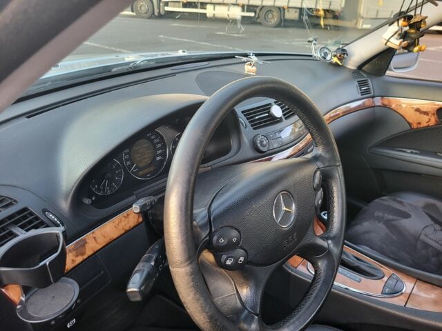 Серый Мерседес 220, объемом двигателя 2.1 л и пробегом 383 тыс. км за 8800 $, фото 22 на Automoto.ua