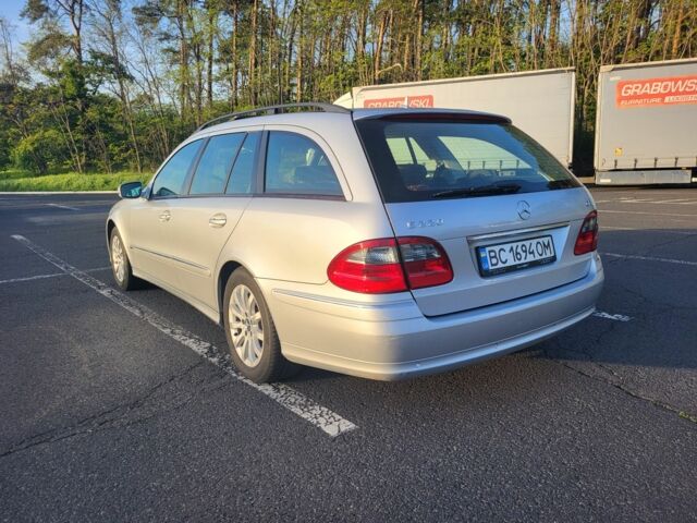 Серый Мерседес 220, объемом двигателя 2.1 л и пробегом 383 тыс. км за 8800 $, фото 3 на Automoto.ua