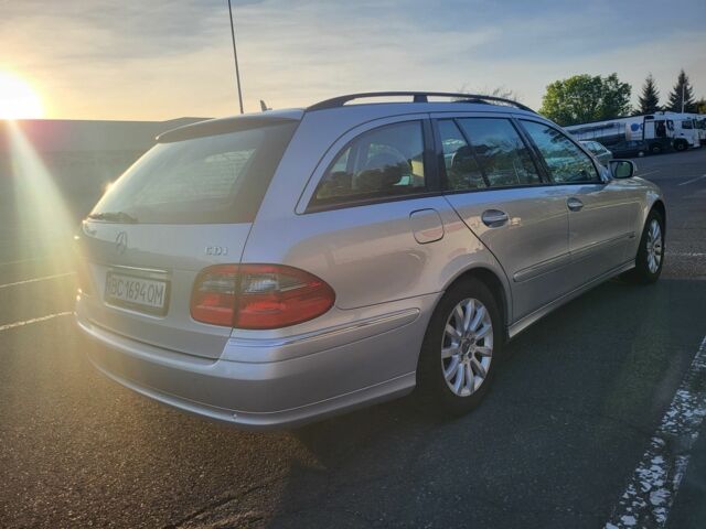 Серый Мерседес 220, объемом двигателя 2.1 л и пробегом 383 тыс. км за 8800 $, фото 1 на Automoto.ua