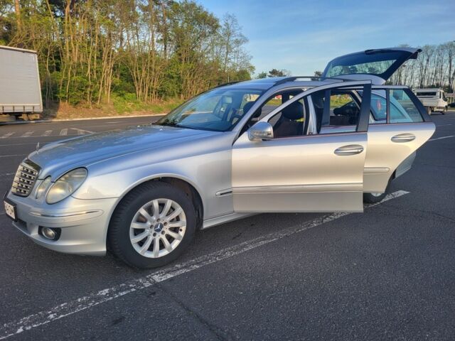 Серый Мерседес 220, объемом двигателя 2.1 л и пробегом 383 тыс. км за 8800 $, фото 20 на Automoto.ua