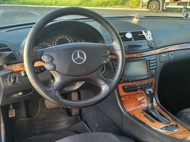 Серый Мерседес 220, объемом двигателя 2.1 л и пробегом 383 тыс. км за 8800 $, фото 14 на Automoto.ua