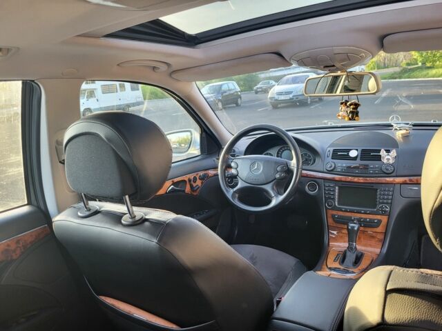 Серый Мерседес 220, объемом двигателя 2.1 л и пробегом 383 тыс. км за 8800 $, фото 9 на Automoto.ua