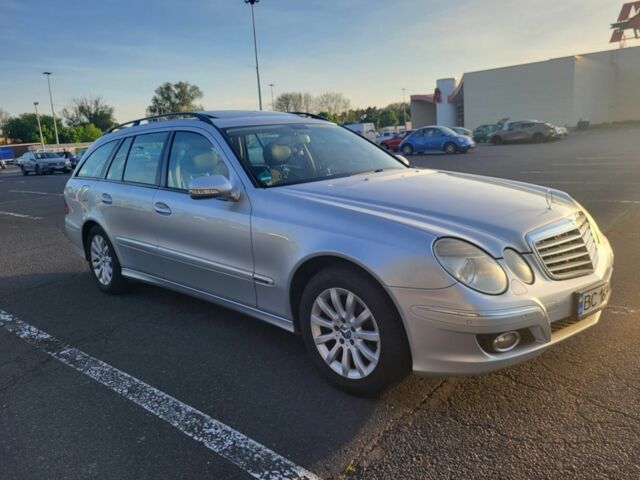 Серый Мерседес 220, объемом двигателя 2.1 л и пробегом 383 тыс. км за 8800 $, фото 2 на Automoto.ua