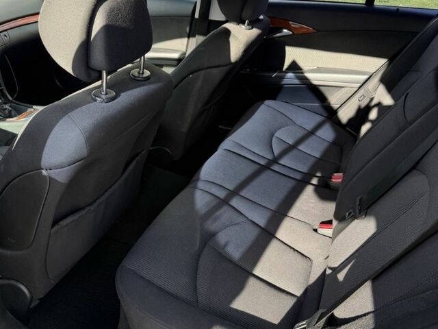 Серый Мерседес 220, объемом двигателя 2.2 л и пробегом 370 тыс. км за 6500 $, фото 13 на Automoto.ua