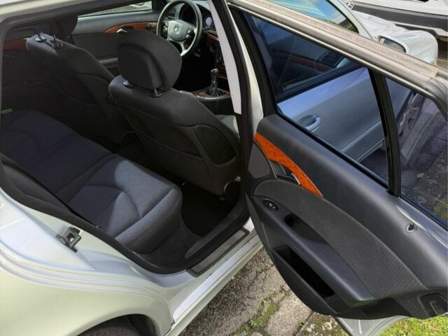 Серый Мерседес 220, объемом двигателя 2.2 л и пробегом 370 тыс. км за 6500 $, фото 16 на Automoto.ua