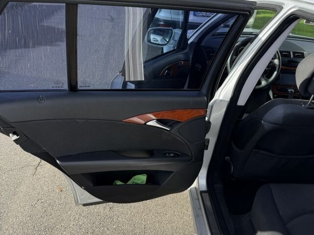 Серый Мерседес 220, объемом двигателя 2.2 л и пробегом 370 тыс. км за 6500 $, фото 2 на Automoto.ua