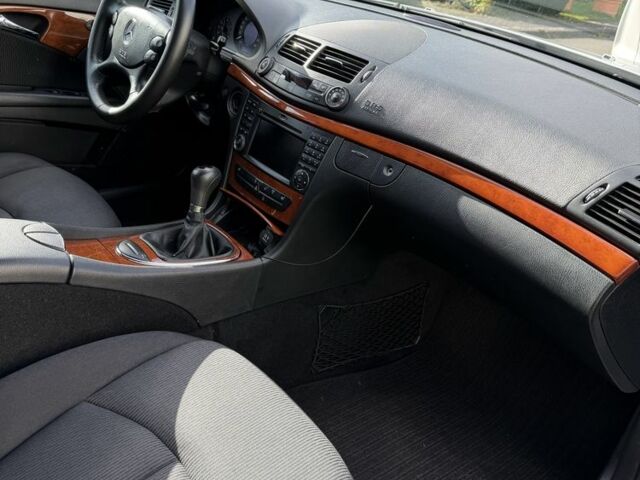 Серый Мерседес 220, объемом двигателя 2.2 л и пробегом 370 тыс. км за 6500 $, фото 6 на Automoto.ua