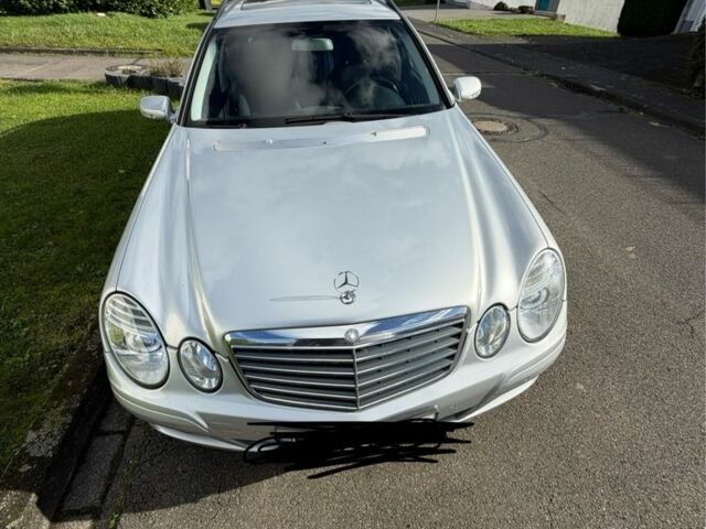 Серый Мерседес 220, объемом двигателя 2.2 л и пробегом 370 тыс. км за 6500 $, фото 1 на Automoto.ua