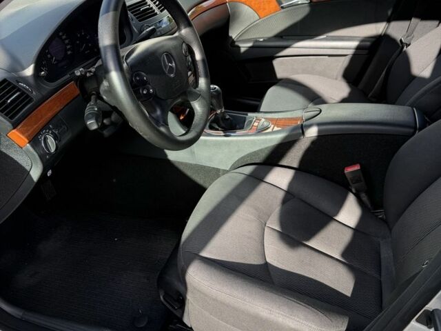 Серый Мерседес 220, объемом двигателя 2.2 л и пробегом 370 тыс. км за 6500 $, фото 10 на Automoto.ua