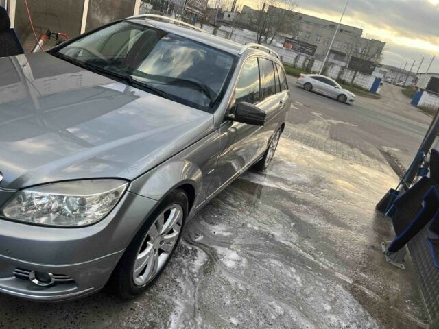 Сірий Мерседес 220, об'ємом двигуна 2.1 л та пробігом 292 тис. км за 7200 $, фото 2 на Automoto.ua