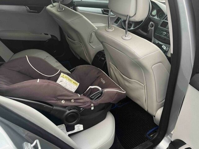 Сірий Мерседес 220, об'ємом двигуна 2.1 л та пробігом 292 тис. км за 7200 $, фото 9 на Automoto.ua