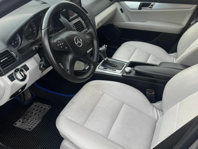 Сірий Мерседес 220, об'ємом двигуна 2.1 л та пробігом 292 тис. км за 7200 $, фото 7 на Automoto.ua