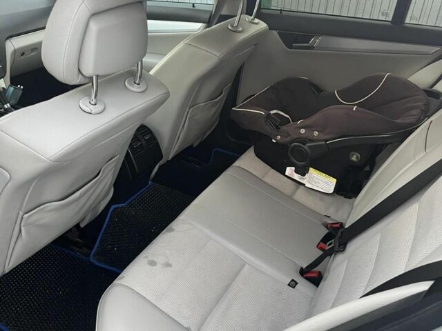 Сірий Мерседес 220, об'ємом двигуна 2.1 л та пробігом 292 тис. км за 7200 $, фото 8 на Automoto.ua