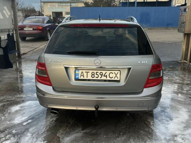 Сірий Мерседес 220, об'ємом двигуна 2.1 л та пробігом 292 тис. км за 7200 $, фото 3 на Automoto.ua